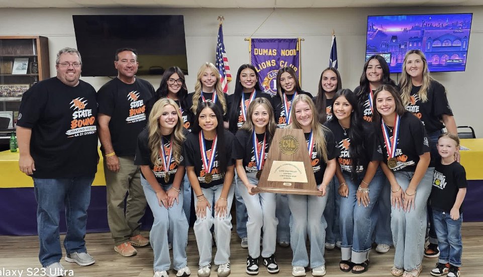 DemonetteSoftb1's tweet photo. We had so much fun celebrating our historic season at the Lions Club today!!!!! 🧡🖤 https://t.co/vvQ29BSSQV