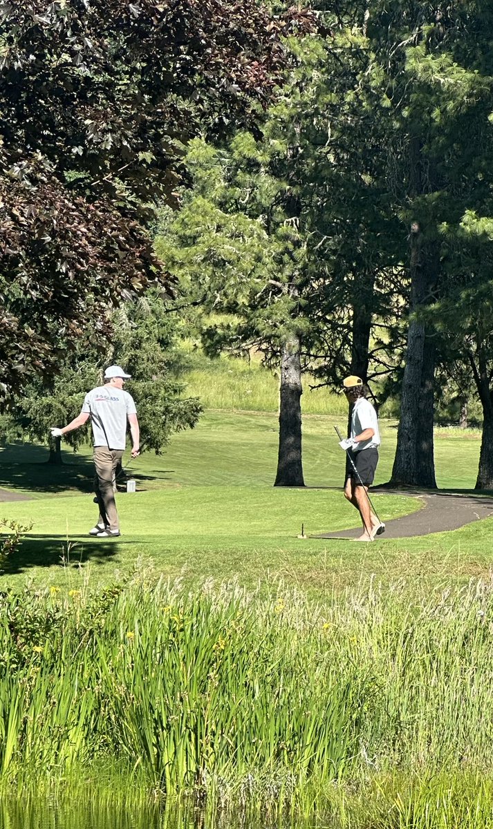 Jargo26's tweet photo. No shoes on the tee box

Not just #shrink but #nuke https://t.co/1ZnU2r83WU