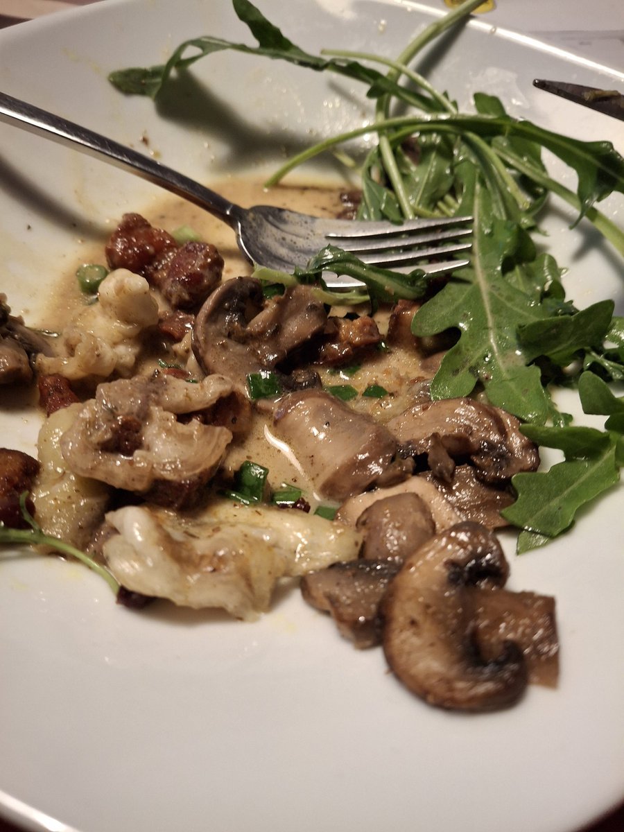 nameinputhere's tweet photo. Made dinner yo who wnst me https://t.co/EWD1huRyxQ
