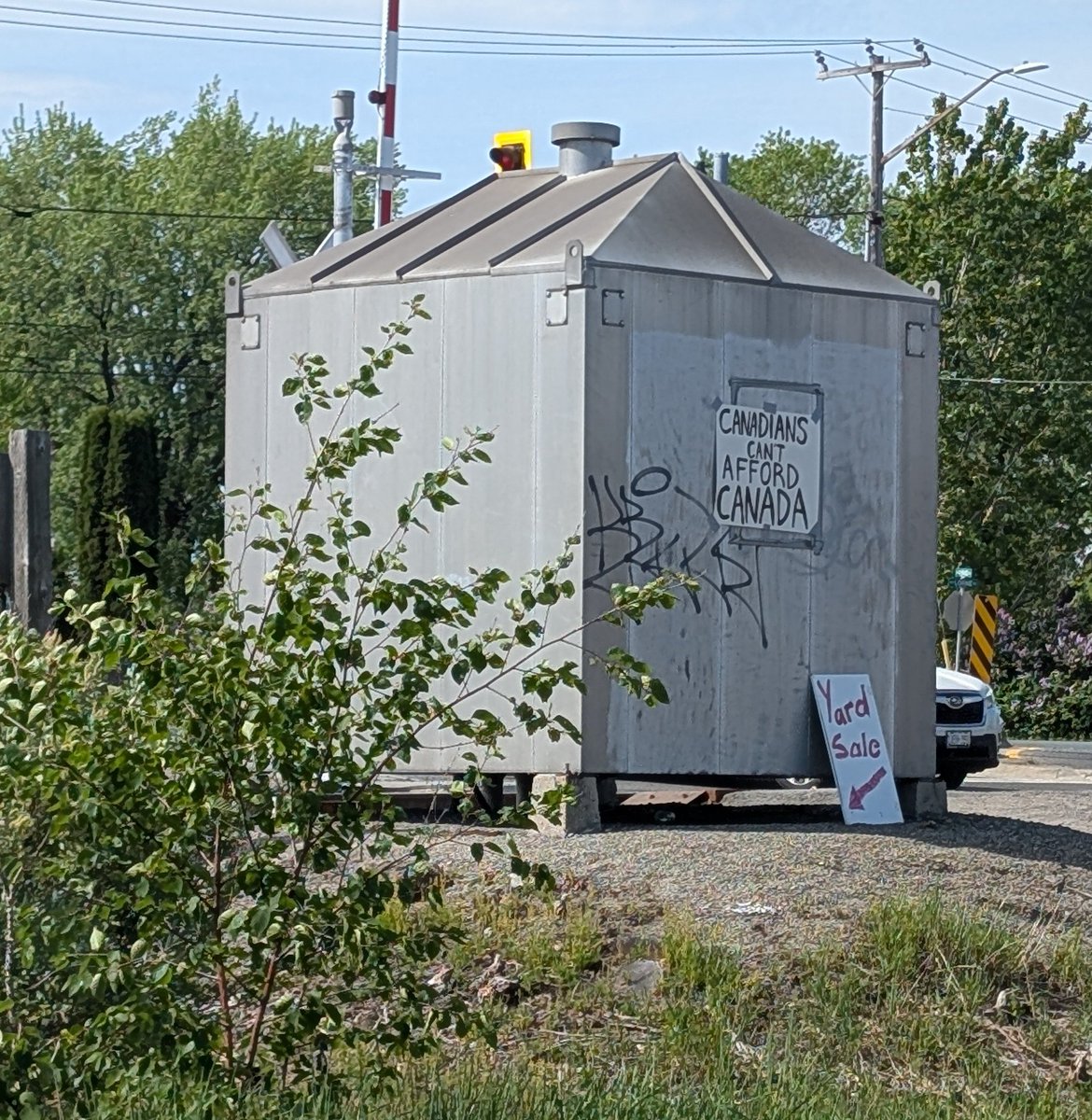 CanadaDistress's tweet photo. Seen in Sudbury.
Maybe not everyone is walking around totally ignorant of what's happening to this Country https://t.co/6CVXi07PH2