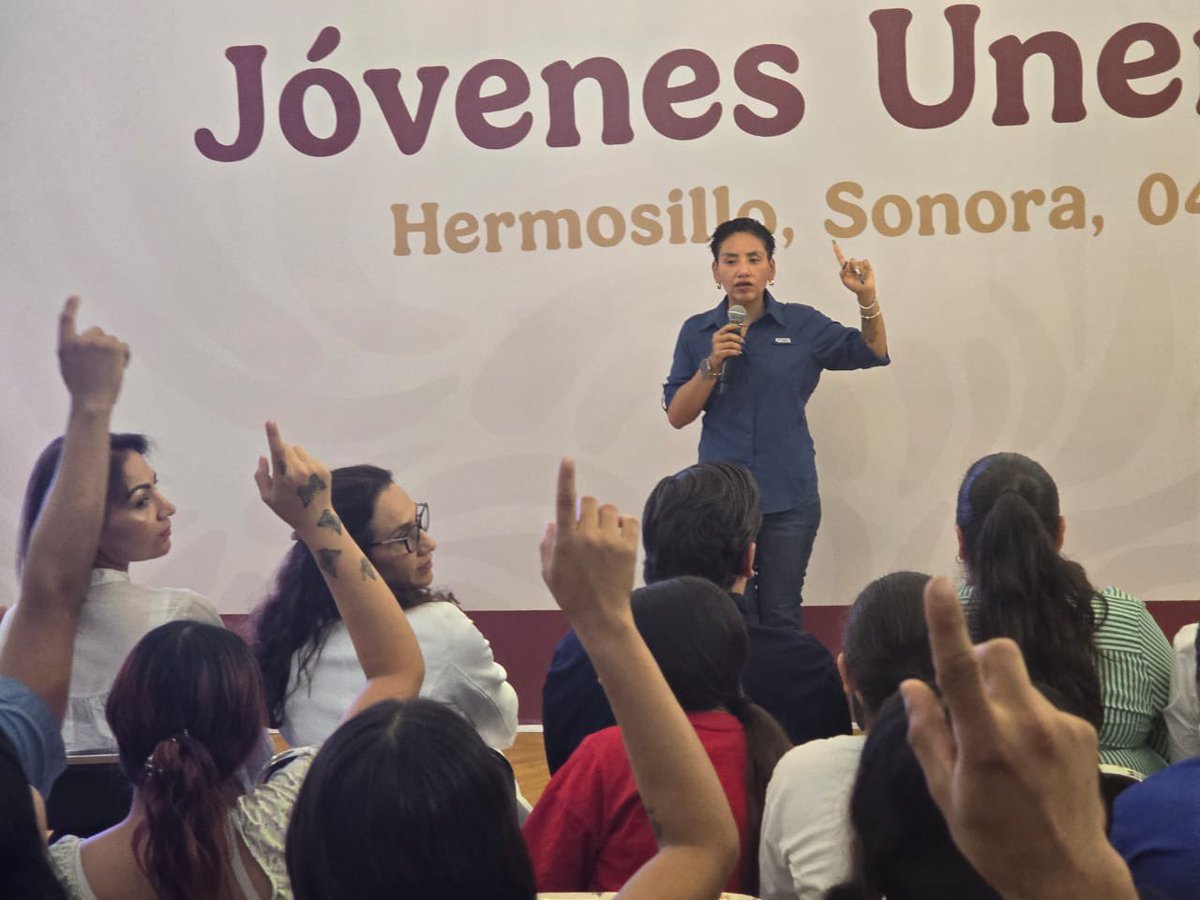 Bety_Olivares's tweet photo. Hoy nos reunimos con jóvenes de Hermosillo, #Sonora que si integrarán al programa social Las y  #LosJóvenesUnenAlBarrio 

Nos acompañaron de la Secretaría de Educación Pública Cristina Cruz y de SEGOB Estatal Marco Valencia.

#HumanismoMexicano 
#PrimeroLosPobres 🇲🇽❤️ https://t.co/dceuQktsm6
