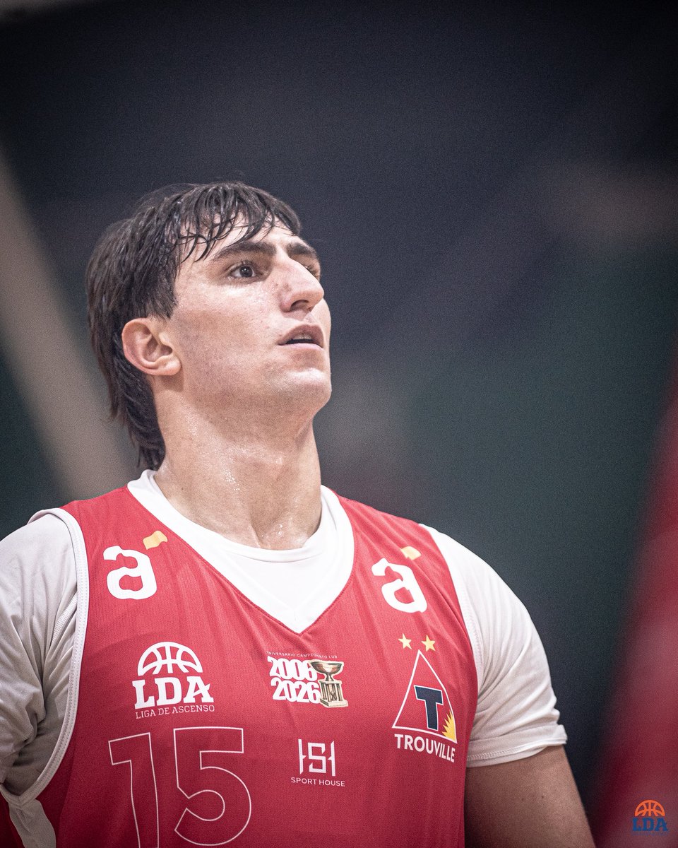 LDA_Uy's tweet photo. 👋🏼 El rojo de Pocitos 

Quiere comenzar ganando en el torneo. 

#LDA🏀 https://t.co/OpxYsrMUZC