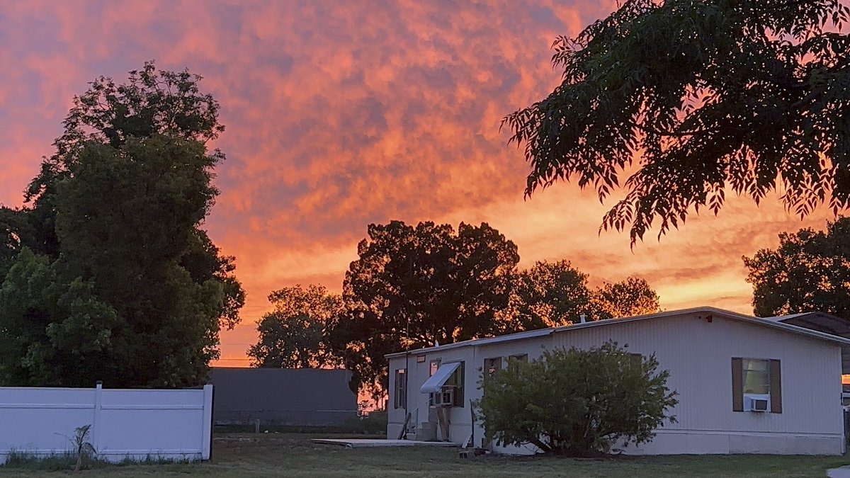 KateAlBritton's tweet photo. We have the best sunsets in Florida https://t.co/0vGRCAO2uX