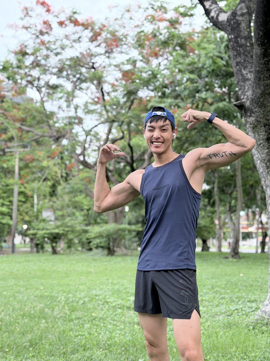 omnibus348's tweet photo. 🍀 Hello BKK ไม่ได้กลับมาวิ่งที่นี่หลายปีมาก เปลี่ยนไปเยอะเหมือนกันนะ ทั้งภายในภายนอก เช้านี้อากาศสดชื่นมาก มีฝนปรอยๆเล็กน้อย ลมเย็นสบายดีจริงๆ ฮีลใจกับธรรมชาติแล้วก็กลับไปลุยงานกันต่อ!! #day1ไปด้วยกัน #สุขภาพดีเริ่มต้นจากการกิน #ชีวิตดีๆที่เลือกเองได้ #ฟิตกับบัส https://t.co/cs8cXSJkXW