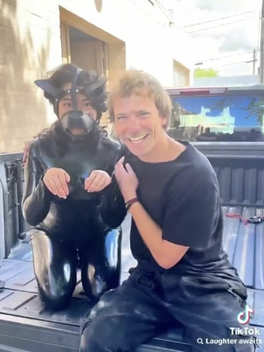 Moflex88's tweet photo. @CarlZha Chinese women are so pathetically easy to manipulate into being the white man's favorite attack dogs. Literally and figuratively. By far the weakest links of Chinese society. https://t.co/eWYlGawtb8