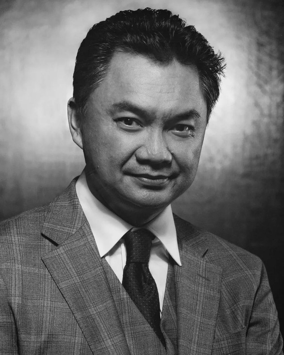 cilok97330320's tweet photo. Casing,Sinyal dan Pulsanya bener2 memenuhi.
Auranya, kharismanya, kepiawaiannya, kelasnya... 
Definisi diplomasi dari 2  foto ini. 
Marty Natalegawa
Dino Patti Djalal

Yang onoh🤮 https://t.co/EQNrxIA2ey