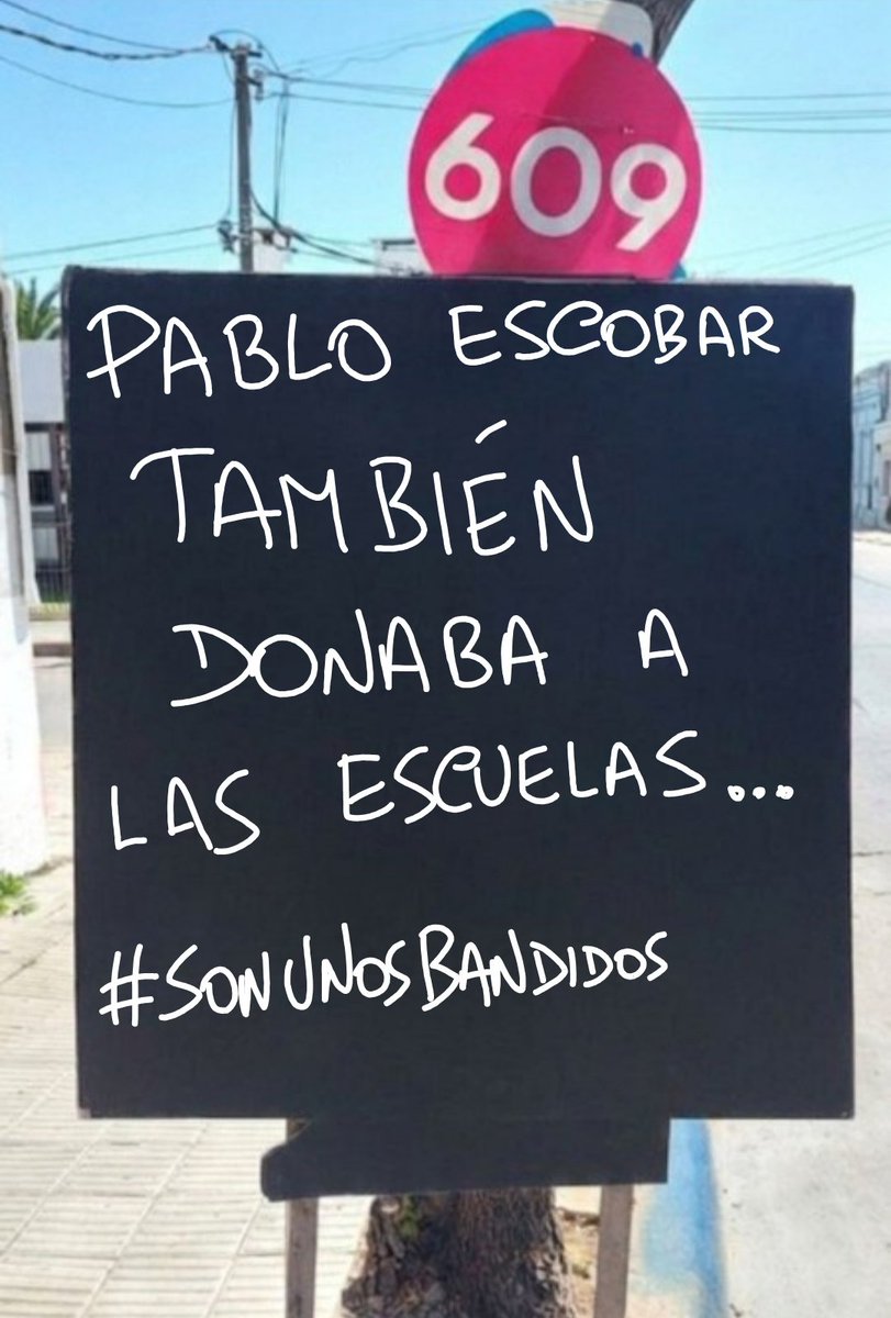 vascoosss's tweet photo. Pablo Escobar, también era un héroe?? https://t.co/3gNCpaOwdb