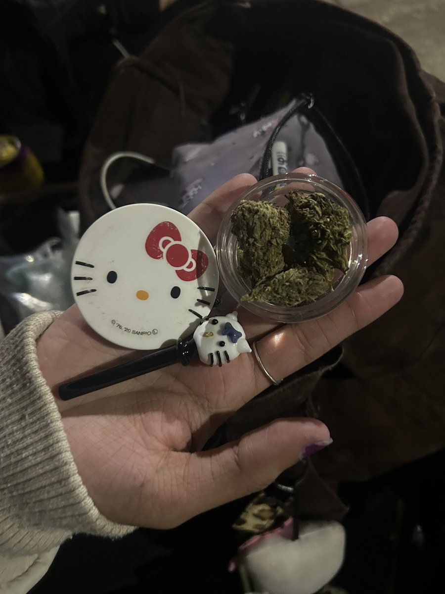 afonsinhfolgada's tweet photo. aquela amiga autista com hiperfoco em fumar https://t.co/GolQrWMs8p