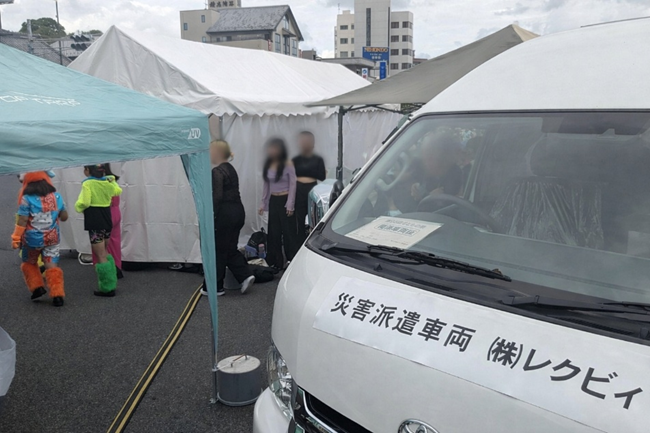 recvee's tweet photo. 2024年のせともの祭りで、臨時の救護設備にもなったエアコン付きキャンピングカー「レクビィ カントリークラブ」
https://t.co/Qw6wCyjRqt
#レクビィ #キャンピングカー #熱中症 #エアコン #涼 #瀬戸市 https://t.co/p8plSU05yx