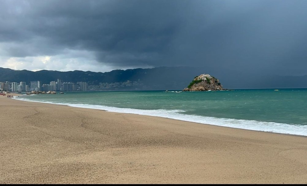 FariasAlexx's tweet photo. Así de se ve el morro en #Acapulco https://t.co/ubvQ6BnyXw