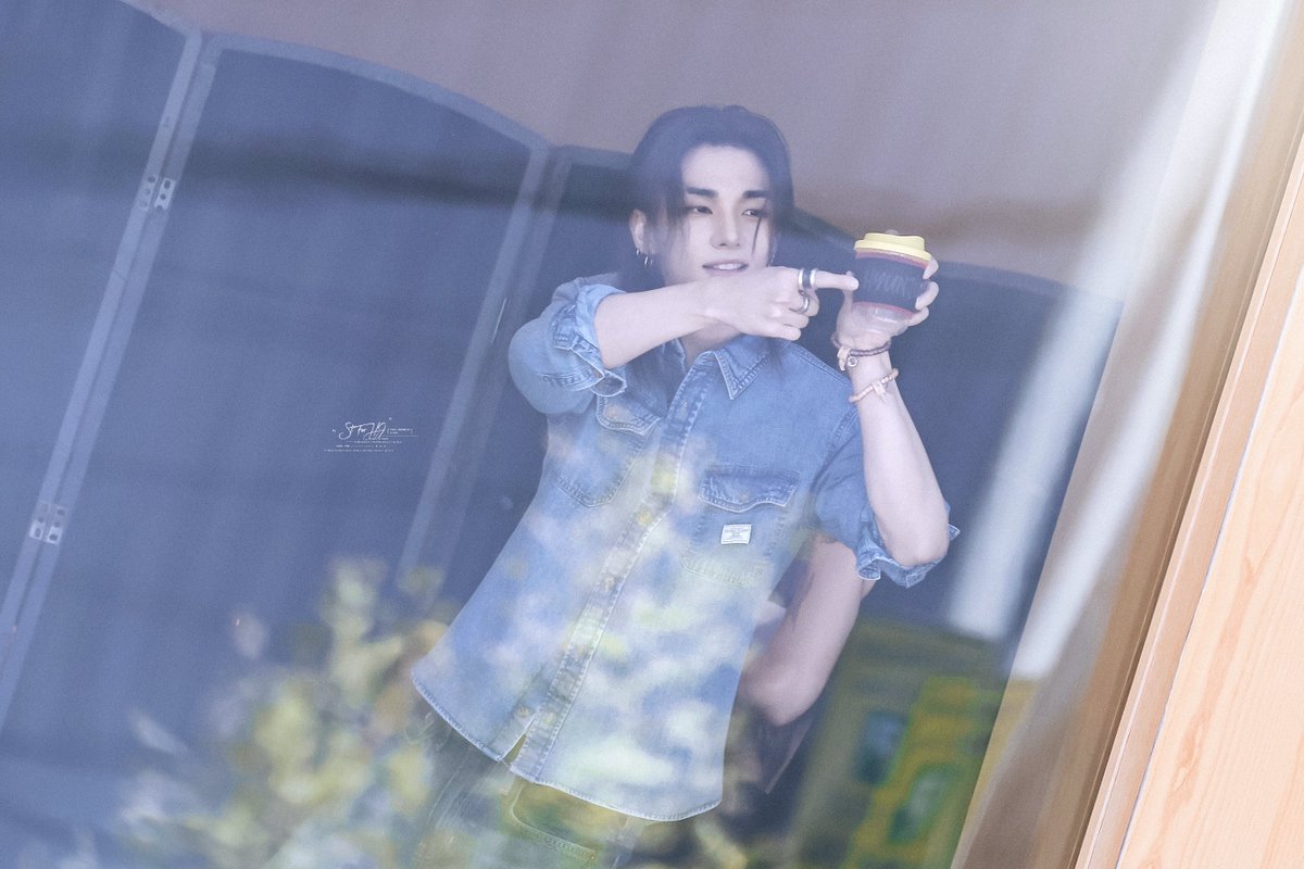 ST_forHJ's tweet photo. 260604

#Hyunjin #현진 #黄铉辰 #ヒョンジン 
#Straykids #스트레이키즈
#HYUNJINxGUESS
#HYUNJIN_GUESSJeansMelrose https://t.co/a2r5z57n74