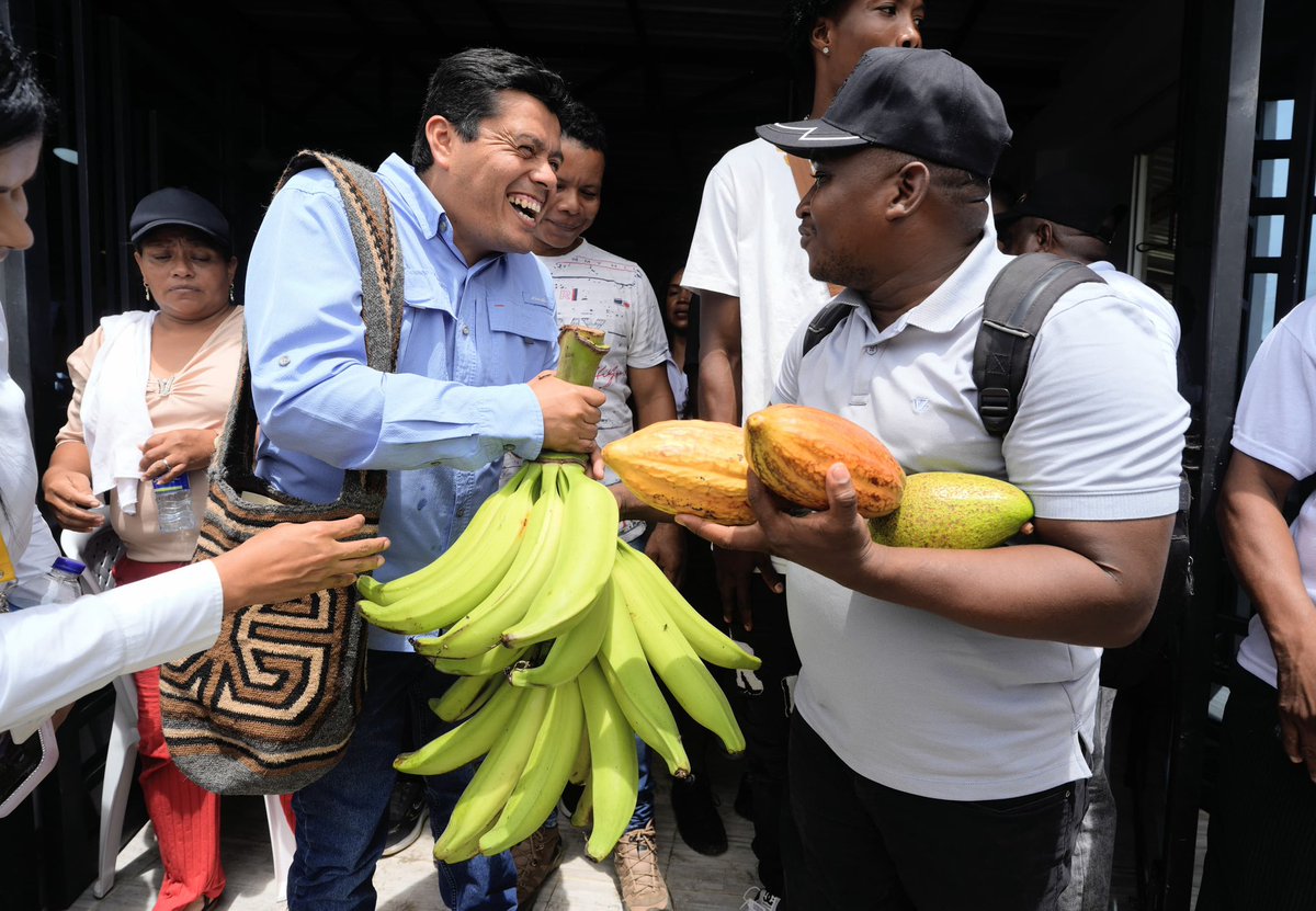 mao_rodriguez1's tweet photo. Le cumplimos a Riosucio y Nuevo Belén de Bajirá, #Chocó. Llevamos maquinaria e insumos productivos para más de 400 familias campesinas, como parte de la política de Soberanía  alimentaria y el programa #Iraka. https://t.co/WFcco4x8Oi