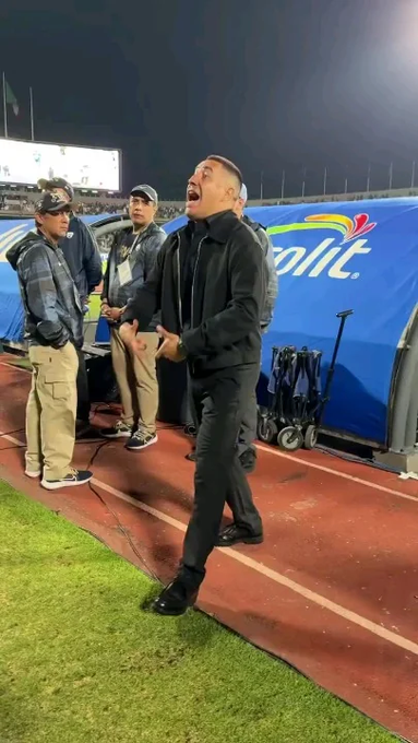 Rod_lopez's tweet photo. Siendo muy honestos a los compas de #Pumas

En serio no les da rabia esta clase de mercenarios... https://t.co/ElmvGRBpEu
