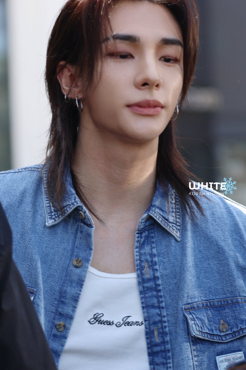 white4320's tweet photo. 260604
Photos #3️⃣ 
Hyun Super Star and his lips(p1) 🫠

HYUNJIN AT GUESS JEANS

#Hyunjin #현진 #黃鉉辰 #ヒョンジン
#HYUNJINxGUESS https://t.co/IJhzx8mSYB
