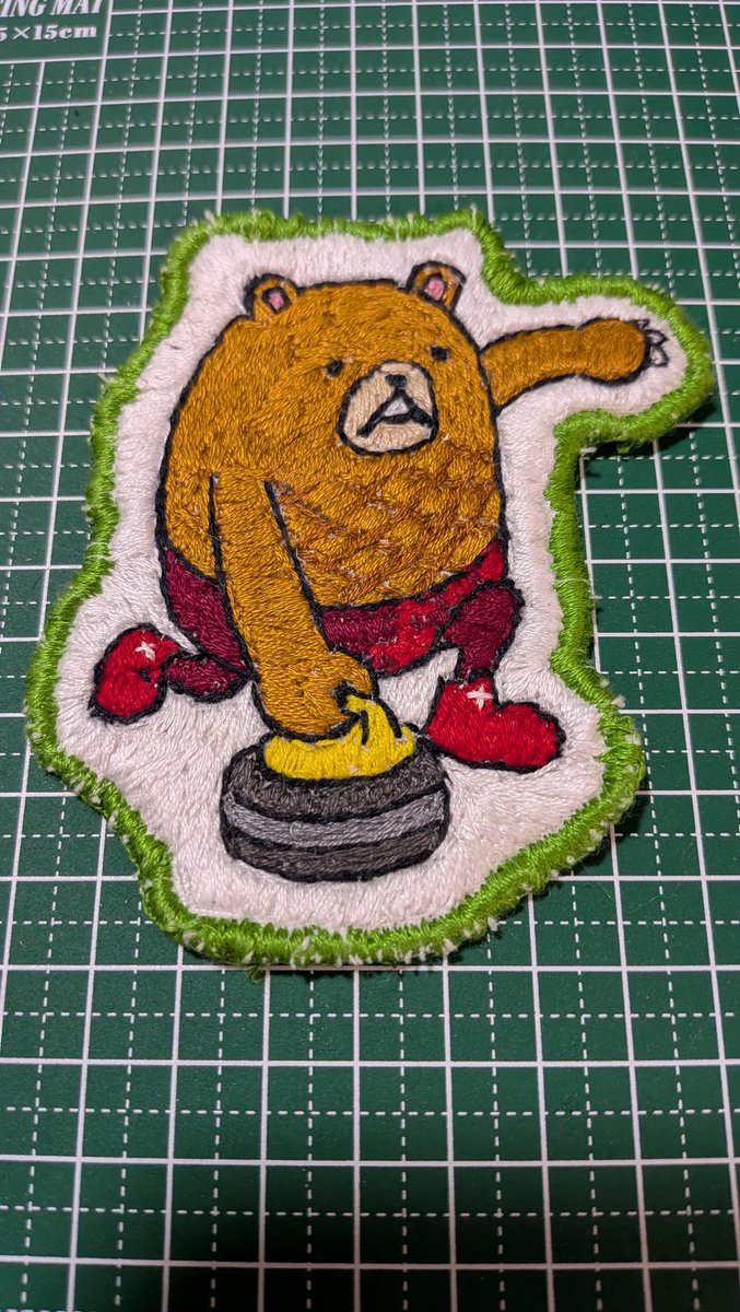 nonchan87's tweet photo. ゆるキャラさん刺繍ワッペン
カーリングするグーグー♪
＃ハンバーグマのグーグー
＃日本ハンバーグ協会会長
＃静岡県藤枝市
＃企業キャラ https://t.co/aRpzwTt5hm