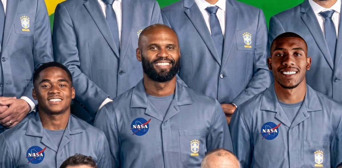sousaopaulino's tweet photo. @CentralDoBrega 3 astronautas se preparando pra uma missão na lua https://t.co/qDQct1Z4BM