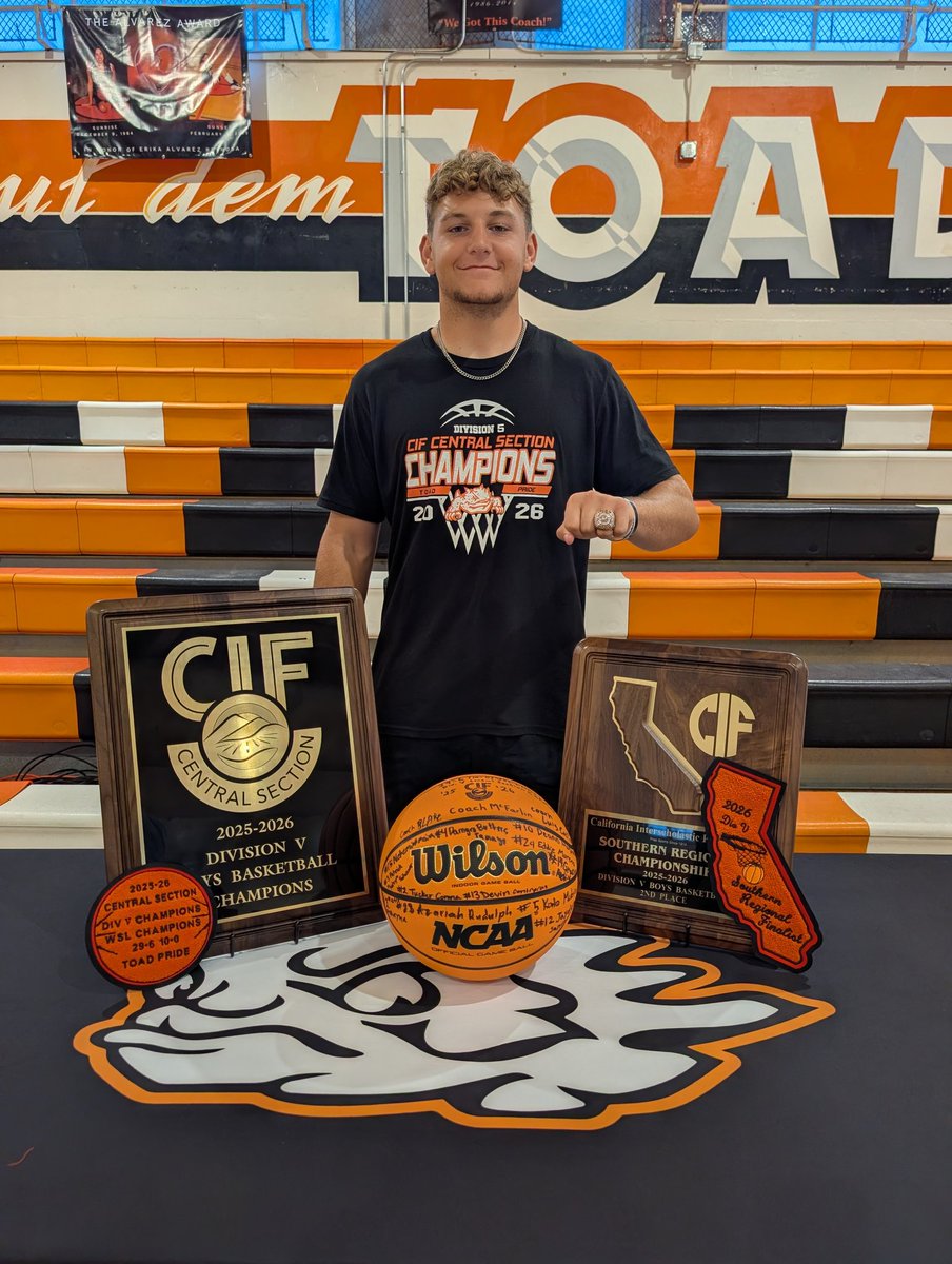 GracinRedding's tweet photo. It's 💍 time. Very proud of our guys. This basketball season was epic and I will remember this forever. https://t.co/l977OEo1J6