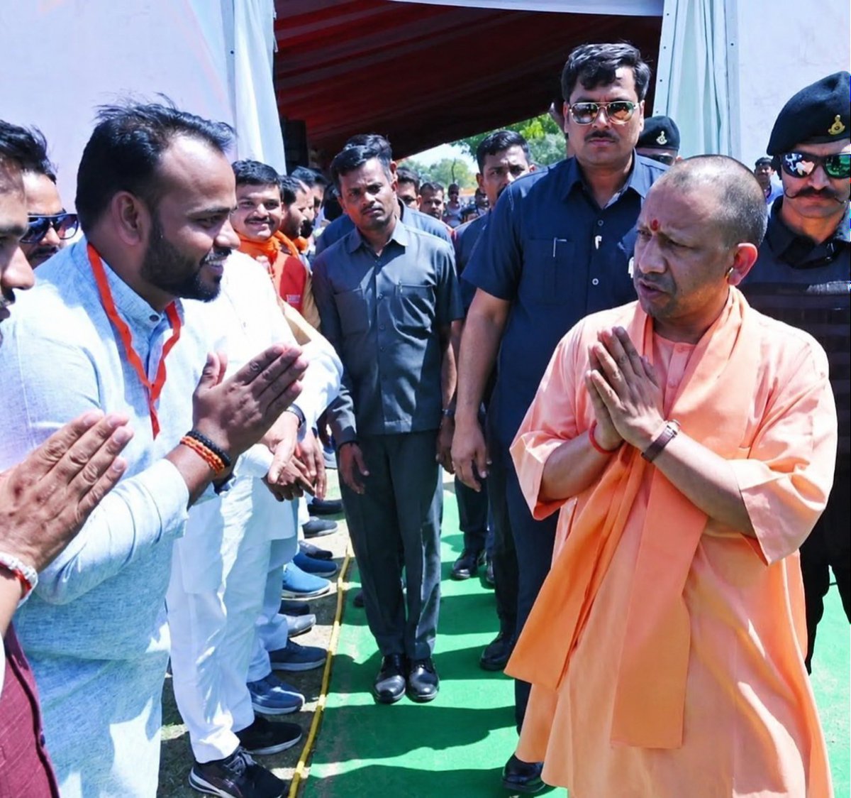 vikas9643's tweet photo. चरैवेति-चरैवेति के मंत्र को आत्मसात करते हुए उत्तर प्रदेश के सर्वांगीण विकास के लिए दृढ़ संकल्पित यशस्वी मा० मुख्यमंत्री, जिनके लिए राष्ट्र का हित ही सर्वोपरि है, ऐसे तपस्वी श्री @myogiadityanath जी आपको जन्मदिन की हार्दिक बधाई एवं शुभकामनाएं।
#HappyBirthdayYogiJi 
@myogioffice https://t.co/Z6eoVGpvMD