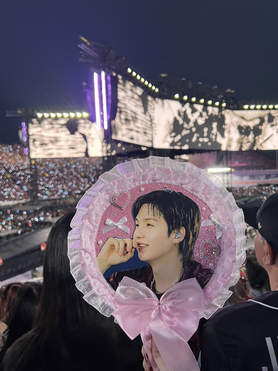 Lizzita ⁷ vio a bts!! tweet media