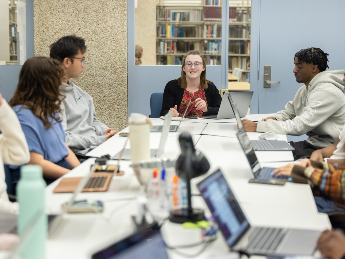 Tulane's tweet photo. Through Tulane’s Data Research Internship Program, students can work with local organizations to develop websites, analyze data and create visualizations that tackle real-world challenges.

📰 Learn more about this initiative: https://t.co/0arNvoDD0S https://t.co/intbuMVXvr