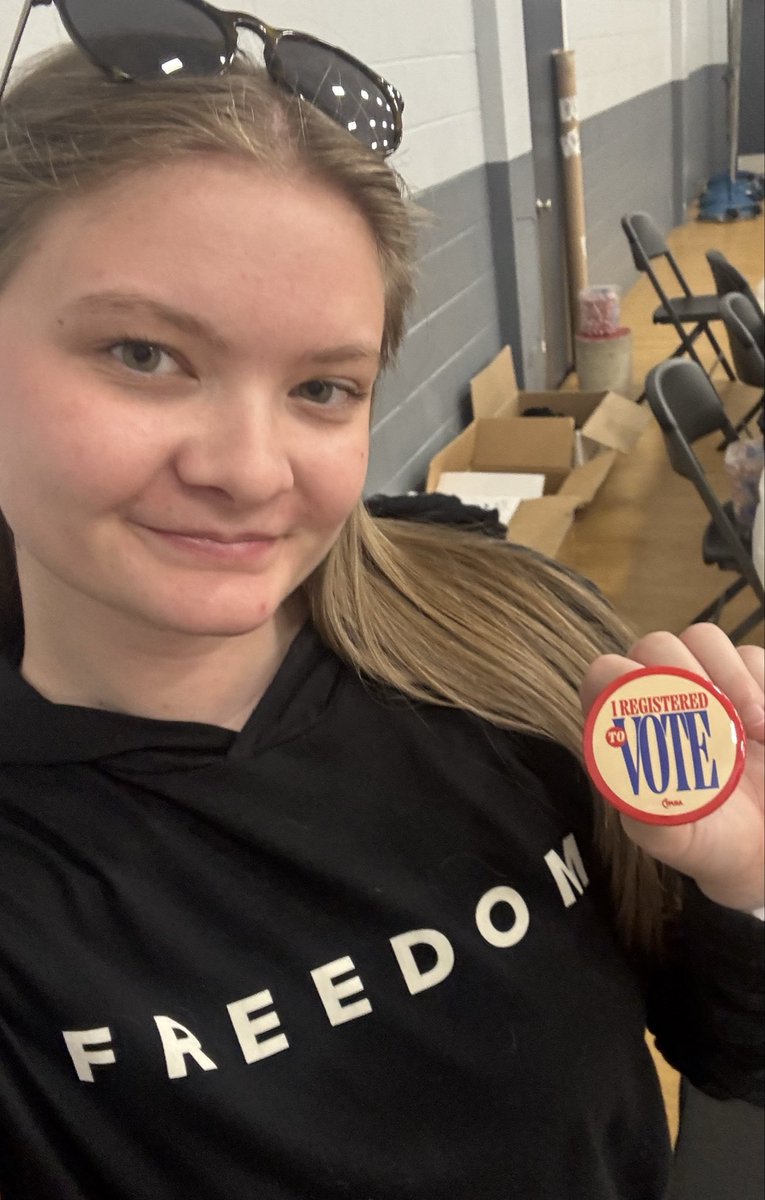 SarahPittman176's tweet photo. Another great Tabling day spreading the word of how important it is to make sure your voter registration is up to date! https://t.co/37o6cmFKgM