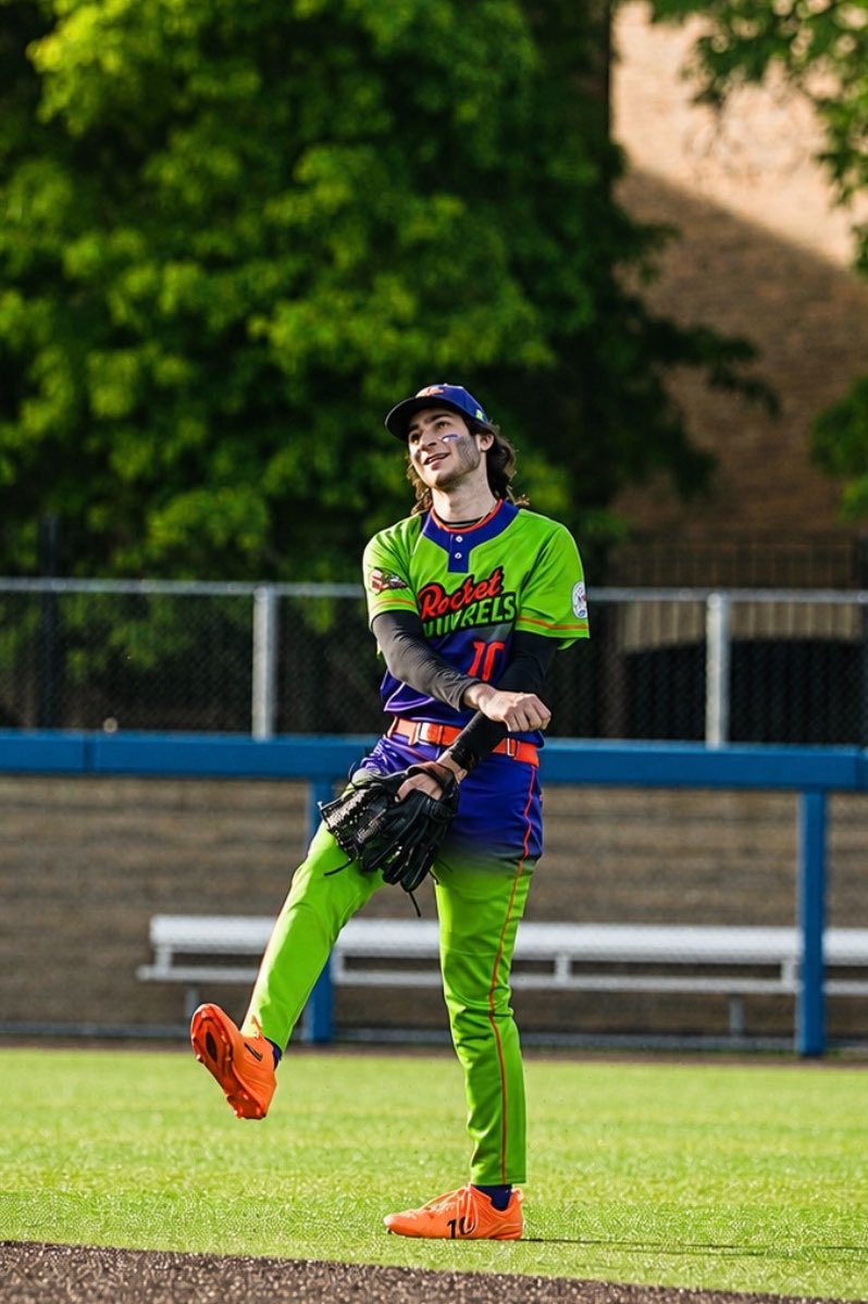 Shammybabyy's tweet photo. I never thought I’d be here.

Playing baseball.
6 months on HRT.
Still chasing dreams.

Life’s funny like that. ⚾️🏳️‍⚧️

#TransAthlete #pridemonth https://t.co/aPUTv86aJE