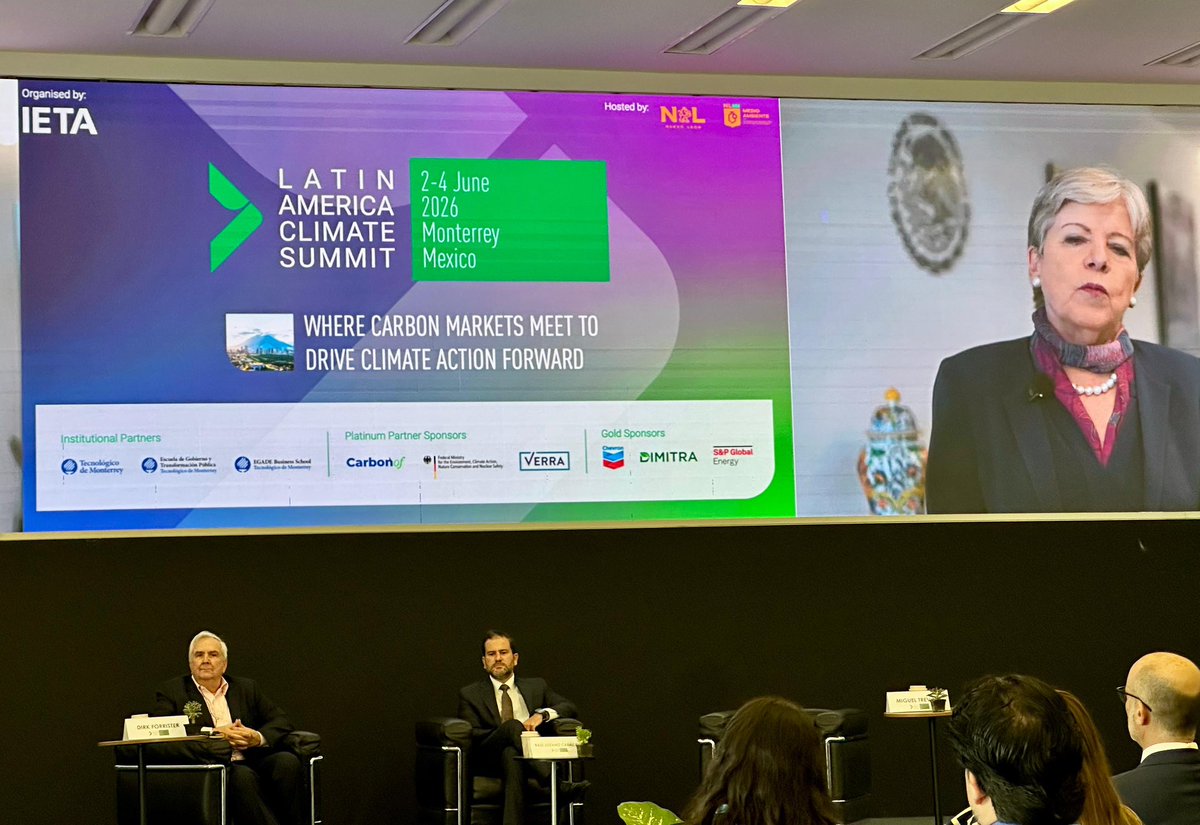 UEenMexico's tweet photo. Nuestro Ministro Consejero Javier Arribas participó en la Latin America Climate Summit en Monterrey, un valioso espacio para dialogar sobre mercados de carbono y transición industrial.

Compartimos experiencias sobre cómo acelerar la descarbonización sin perder competitividad. https://t.co/65MyUvvi3O