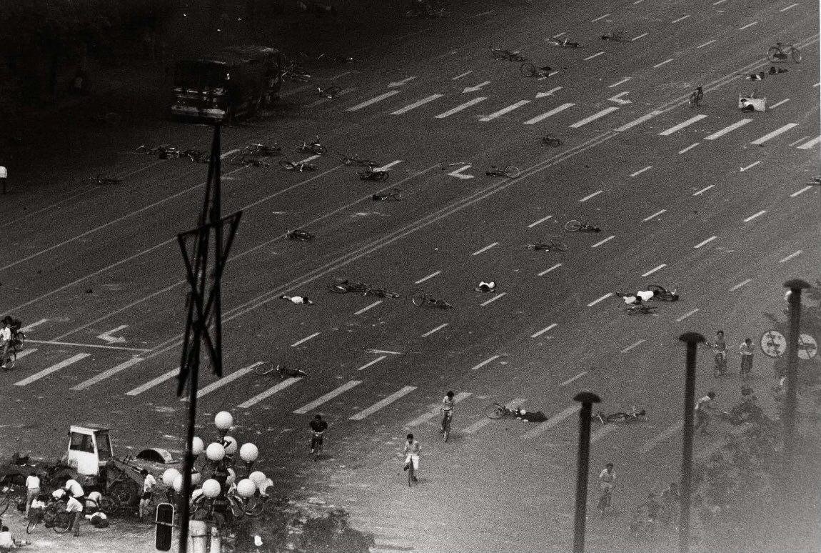 TReverie's tweet photo. 民主化を望む国民に銃口を向けるなんて
どう考えても間違えてるんだよ https://t.co/K9fH1jNlwI
