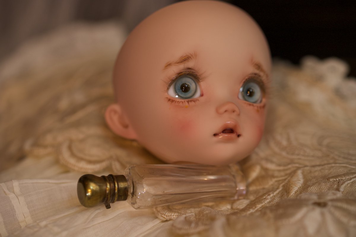 aicoda's tweet photo. 多分私のブログにあげた写真よりもこっちにあげる写真の方が拡大した時見やすいかもです。両目の下に小さな星、目の周りにはパールを少しのせています。#imda #imadadoll https://t.co/MNVUhDeHPb