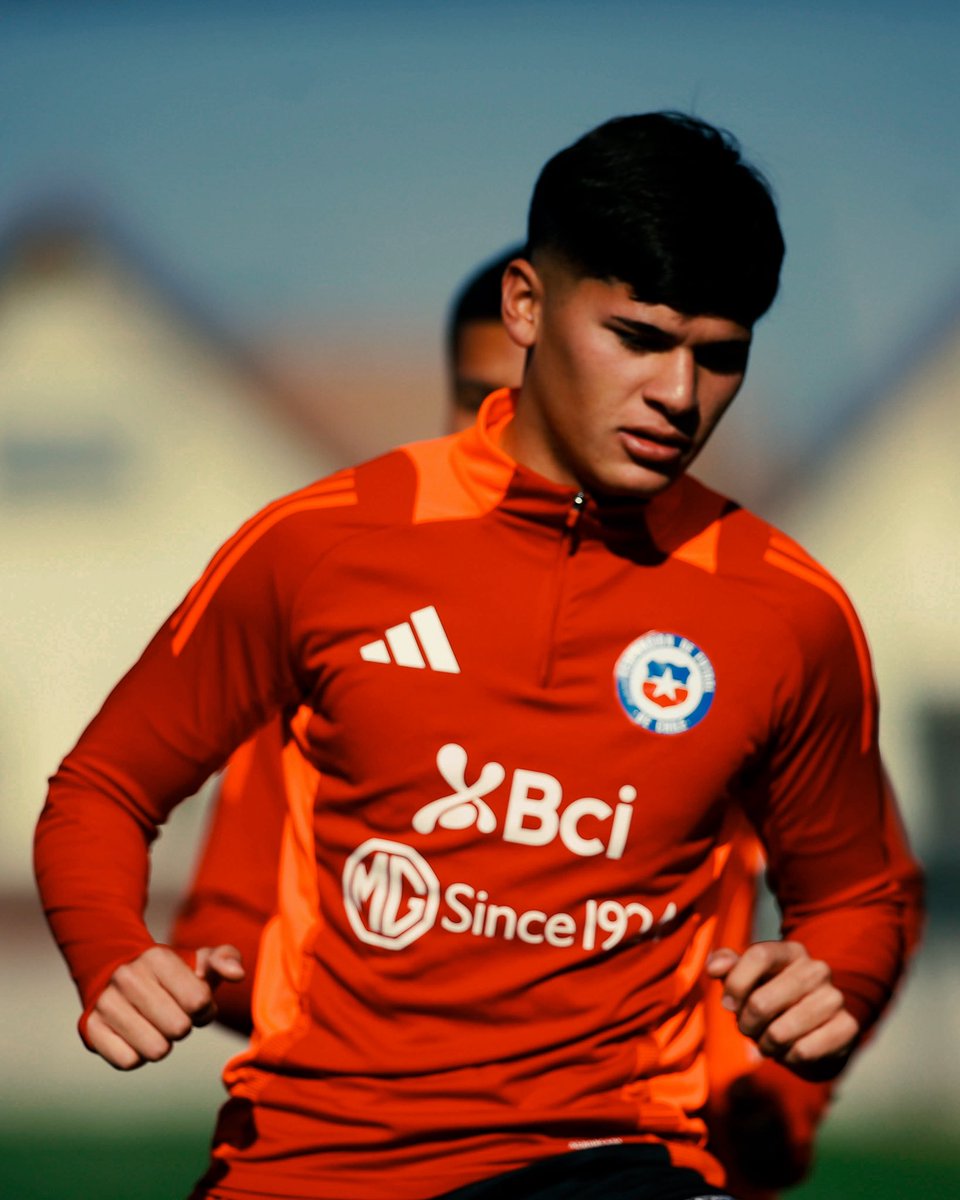 audaxitaliano's tweet photo. La Cantera de Selección 🇨🇱

Vicente Zenteno, Mario Sandoval y Martín Jiménez entrenan con @laroja Sub 20 de cara al partido amistoso de este sábado ante Brasll que se disputará en el Estadio Nacional.

Semana intensa para nuestros muchachos que tienen el privilegio de defender los colores de nuestra Selección.

¡Vamos con todo!

#ForzaAudax🇮🇹