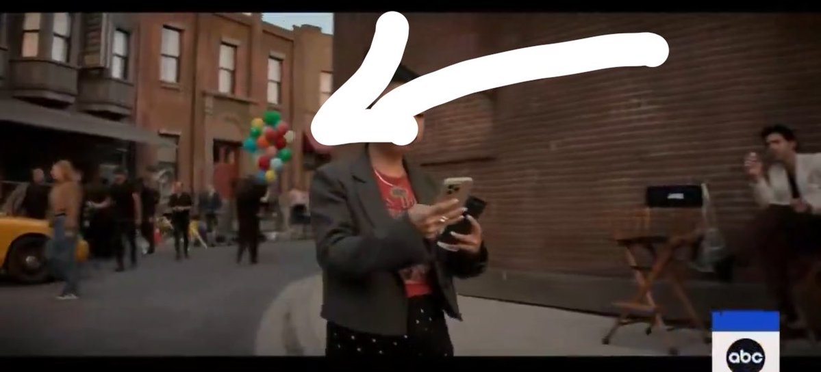 goldlovatic's tweet photo. GUYS HOLD ON THATS THE SET OF FAST?!?!?!?!?!?!!!!??? https://t.co/8TIoReThe5 https://t.co/3wpwlEhSJf