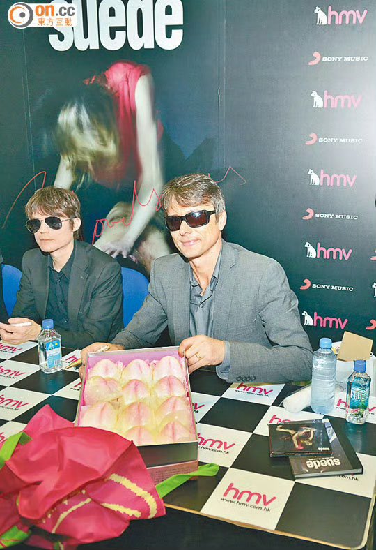 HeyArrrin's tweet photo. Brett celebrated his birthday with fans in Hong Kong, 2013 https://t.co/Co3yJzw0u4