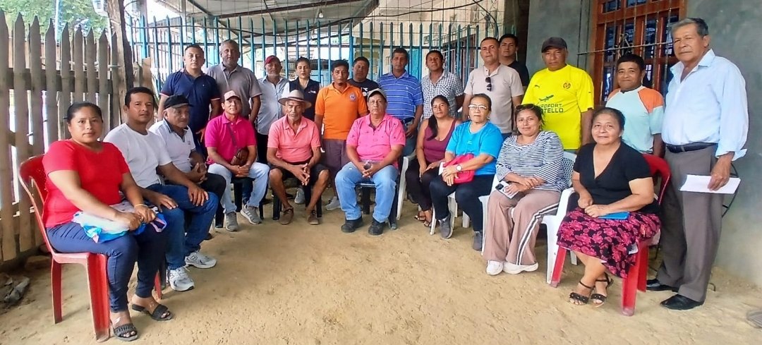 Agricultura_CZ4's tweet photo. #Manabí | Hoy participamos en la  socialización del portafolio  de servicios que como MAGP ofertamos, dirigido a pequeños productores de la Asociación Agropecuaria 17 de Enero del cantón #24DeMayo. 🇪🇨🇪🇨
#ElNuevoEcuador https://t.co/6tGTWWPrII