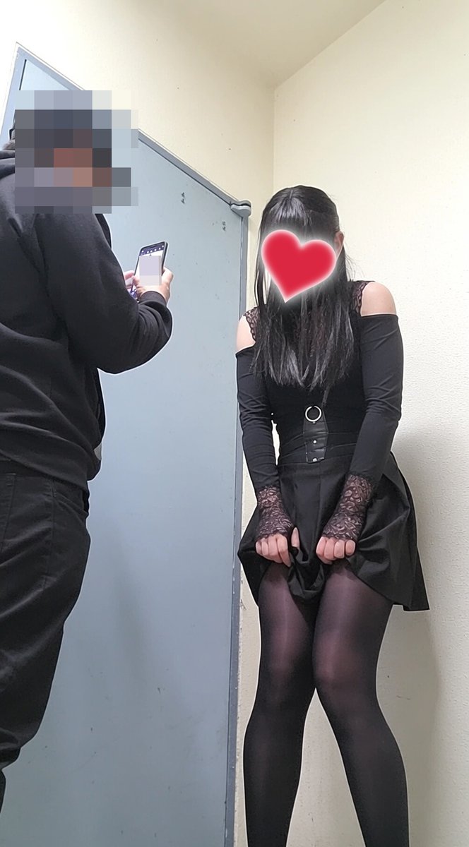 redoitrany's tweet photo. 여...여.기서요???

팬티를 내리고 엉덩이를 살랑살랑 흔들며
그의 XX에 들이댄다.

시키는대로 할수록 
커져만가는 모멸감이 

흥분으로 뒤덮이는 순간이다.

그가 귓가에 대고 속삭인다.
xxx xx xx xx

아앙~!!! https://t.co/wCbqVlAWMH
