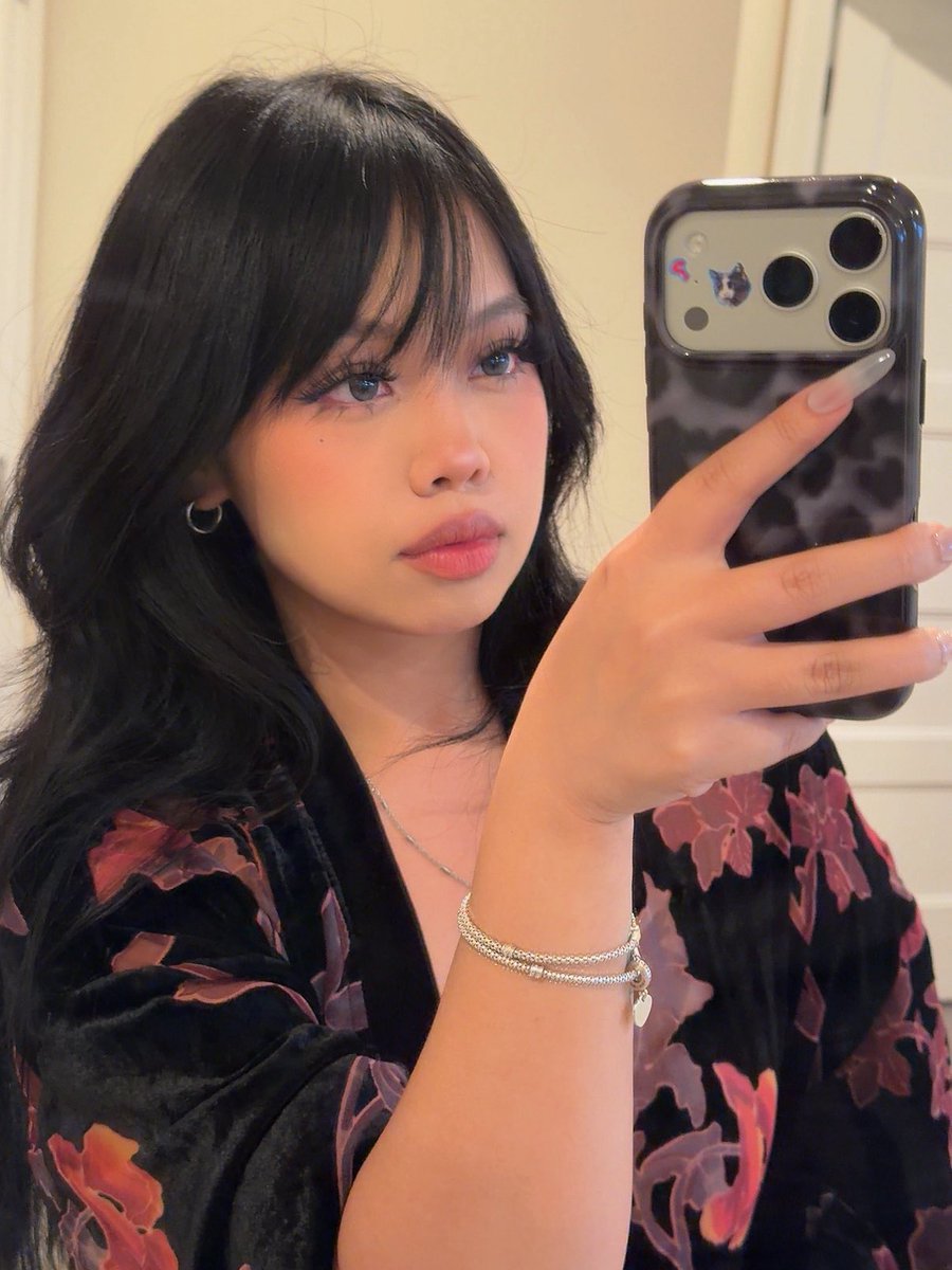 Cyb4rAnG3L's tweet photo. idk random selfie hi https://t.co/rJjuut5aQn