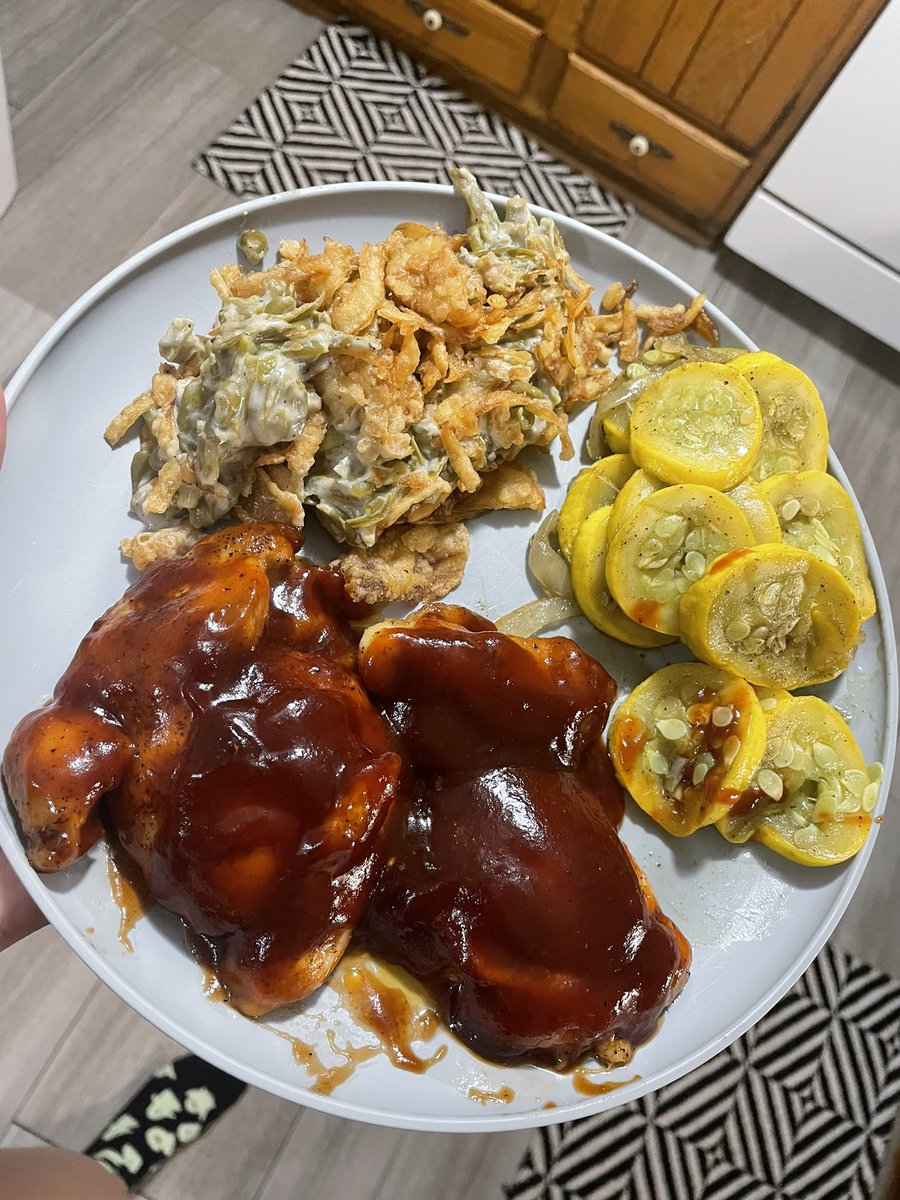 erinbevb's tweet photo. Leftover casserole, BBQ chicken thighs, and squash and onions https://t.co/8IoZFGa84A