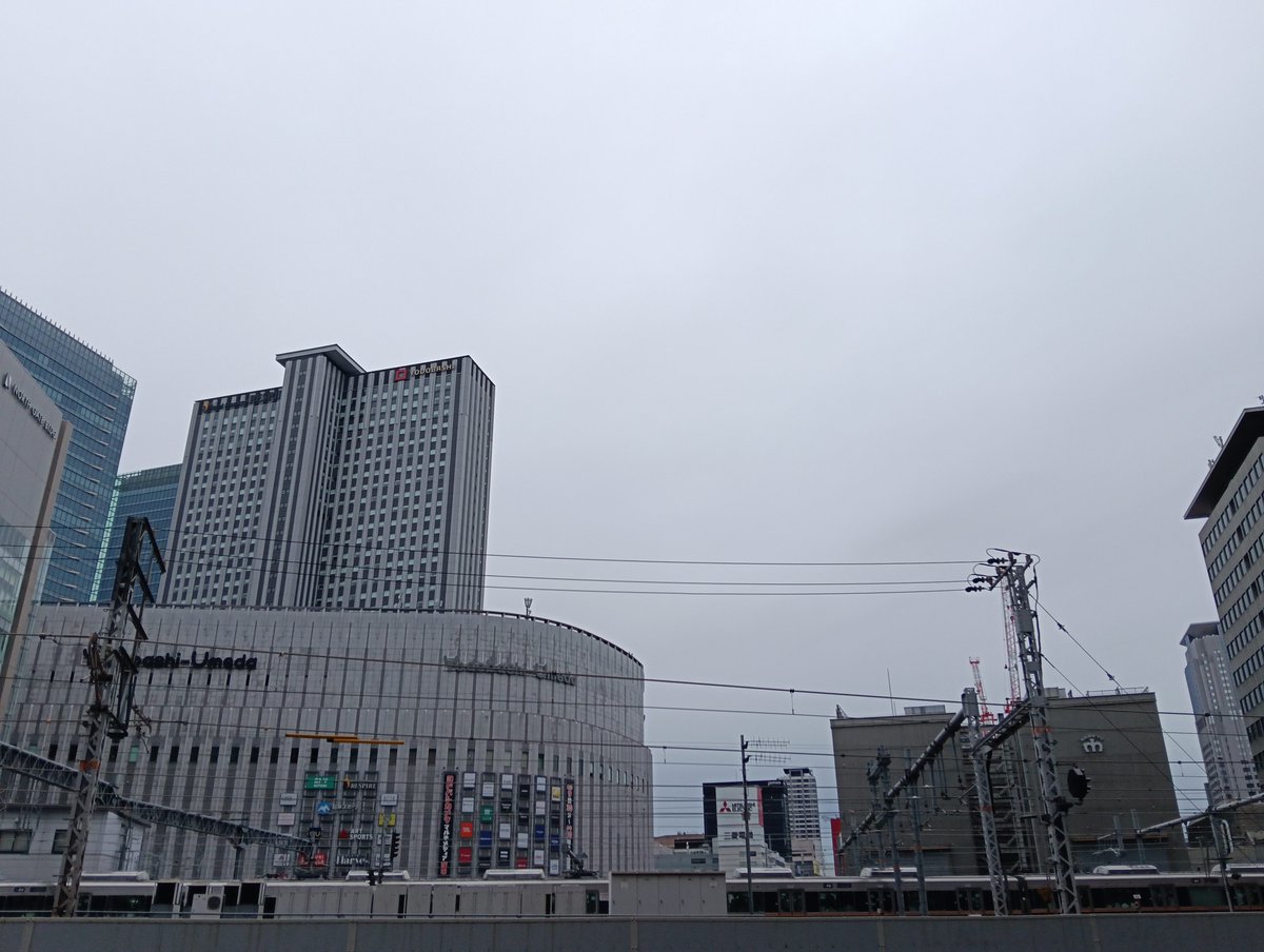 WorkPlusShops's tweet photo. 昨日梅雨入りしちゃいましたね～☔
な、またまた曇りの大阪からおはやっはろー♪

今朝のマ〇ド幸せなセット、またシーサー…
嫌がらせか？
ん？うん？(; ･`д･´)
今度は店を変えるか…、と思案中です

では週末金曜ふぁいっ‼

#企業公式が朝の挨拶を言い合う 
#企業公式が毎朝地元の天気を言い合う https://t.co/riH97XfIzX