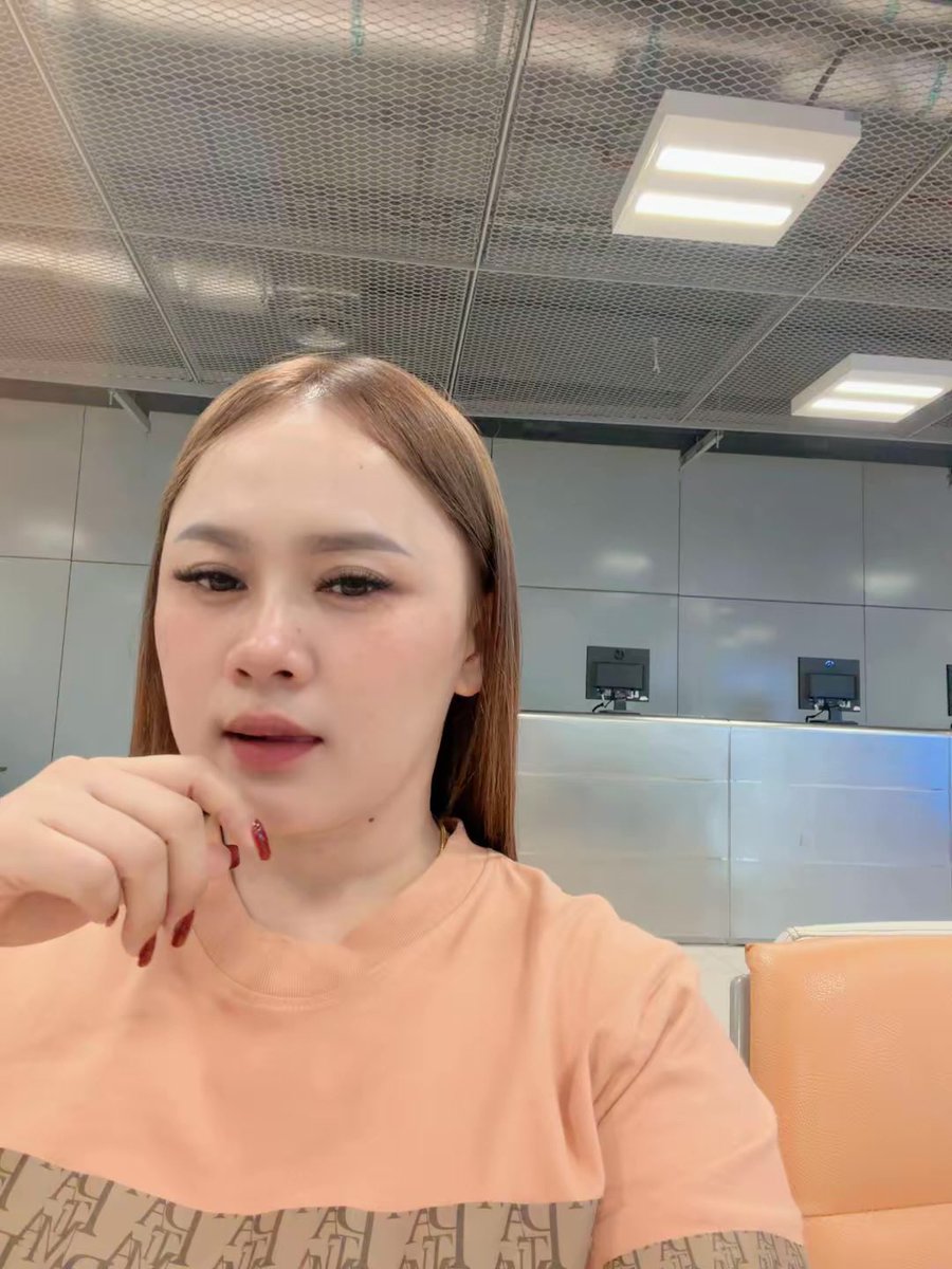 Ann1364508's tweet photo. หมอแอนกำลังกลับสมุทรปราการนะคะ พรุ่งนี้ทำงาน มีของมาฝากด้วยนะคะลูกค้าVIP😂🤣 https://t.co/M1ZS2ayQsX