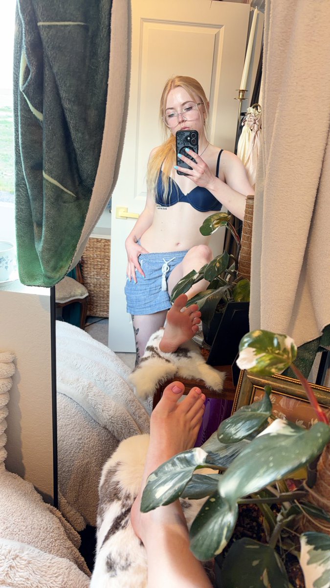 bambi0571's tweet photo. How low you have let yourself become, practically begging for scraps
https://t.co/4YQroMnNqG
#paypiggy #feet #footfetish #femdom #arch #archefeet #sole #toe #solefetish #footworship #footjob #livecontent #livefootcontent #FootFetish #contentcreator #footcreator #Fetishcreator https://t.co/NvJOZFmgXy