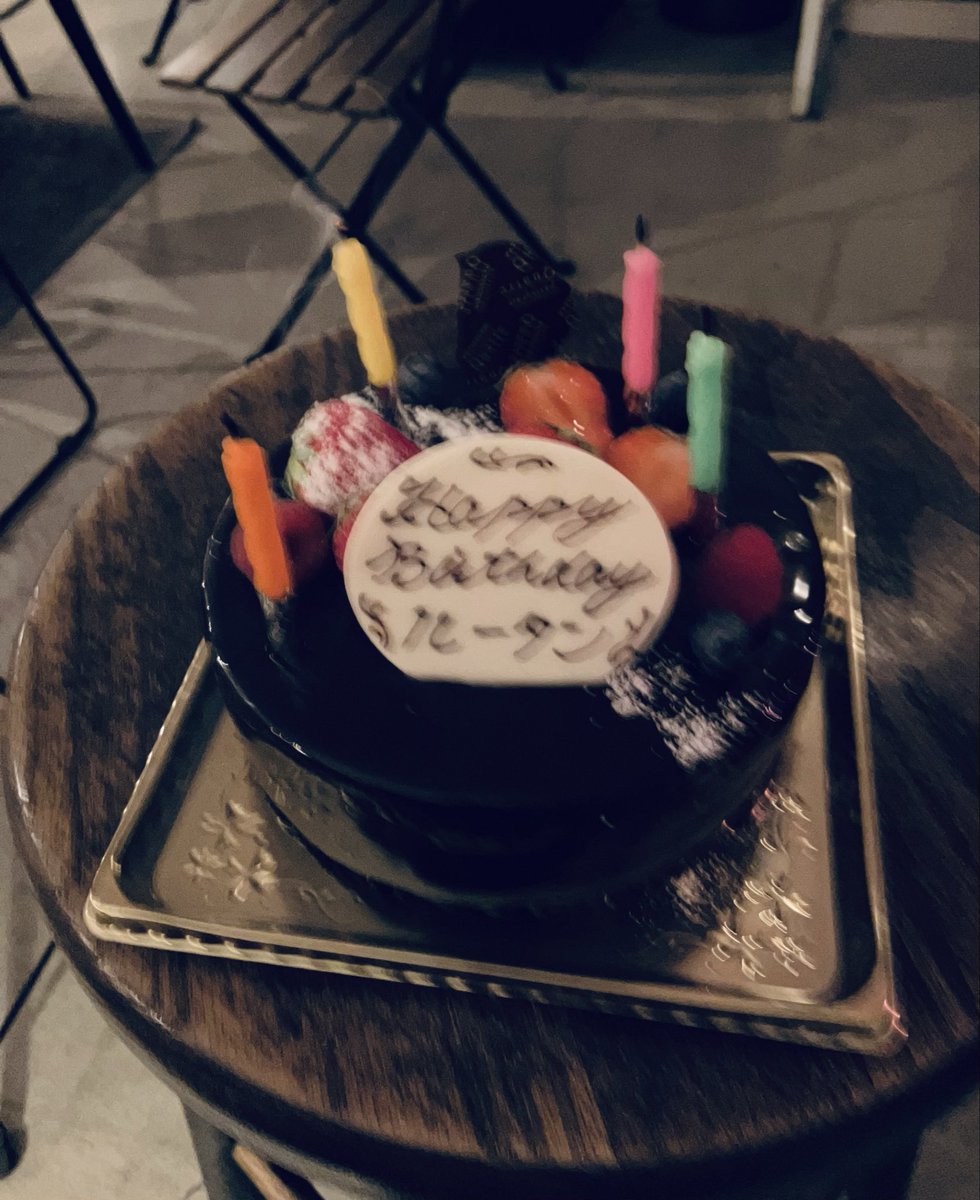 etsuokabe's tweet photo. 先日の『我楽』（スガダイロー p, 東保光 b, 池澤龍作 d）、完成品を最小限にまで分解したものを別の何かに作り直していく過程を差し出されているような音楽体験。仕上がりがどうあれ「気にしなーい♬」とカラカラ笑うバンマスダイロー氏につられて会場全体が「ええじゃないか」の雰囲気で最高だった。 https://t.co/ny3rmWWrRC