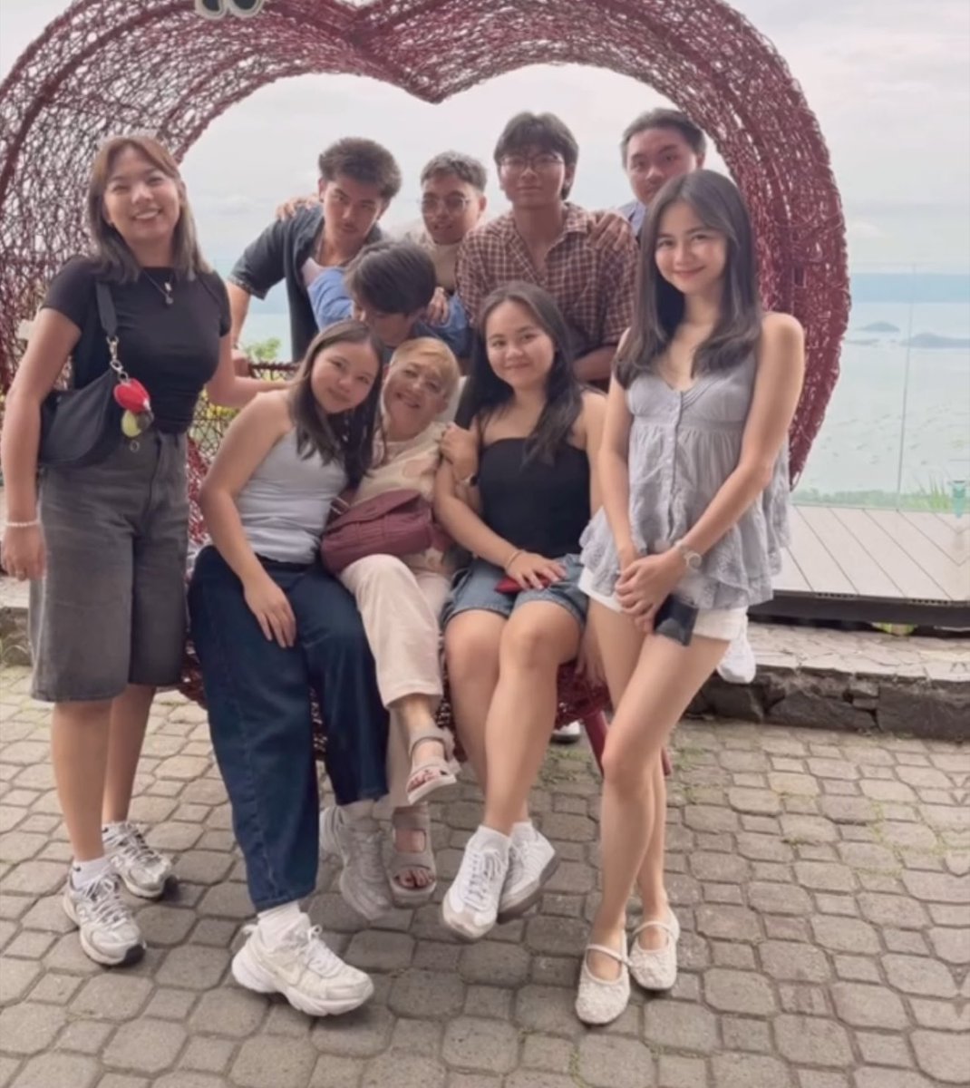 0524Rainbow's tweet photo. Olviga fam, hi ash 🩵 https://t.co/9Y6PAK3Jcj