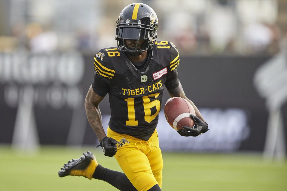 3DownNation's tweet photo. Ticats legend Brandon Banks surprised with Canadian Football Hall of Fame induction during CFL season-opener
https://t.co/vZedNweypu
#CFL #Ticats #TheHammer #CFHOF https://t.co/3cVxSl7j7v