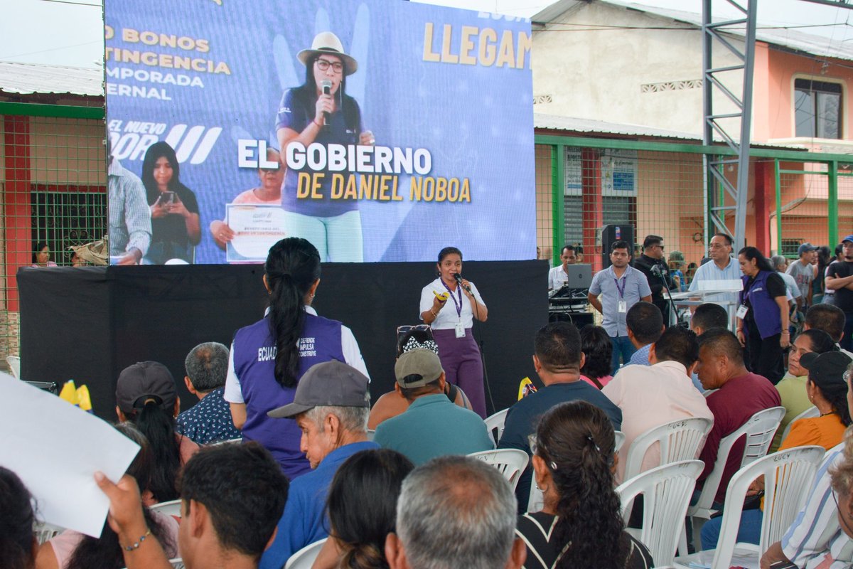 lorenaaranaluna's tweet photo. 📍#Montalvo | Más de 2.000 bonos de contingencia fueron entregados por el @DHumanoEc a familias afectadas por la temporada invernal, con una inversión de $714.067,44. Gracias al compromiso del presidente @DanielNoboaOk y la ministra @zaidarovira. 💜🇪🇨 https://t.co/ymNNHkW9Xd