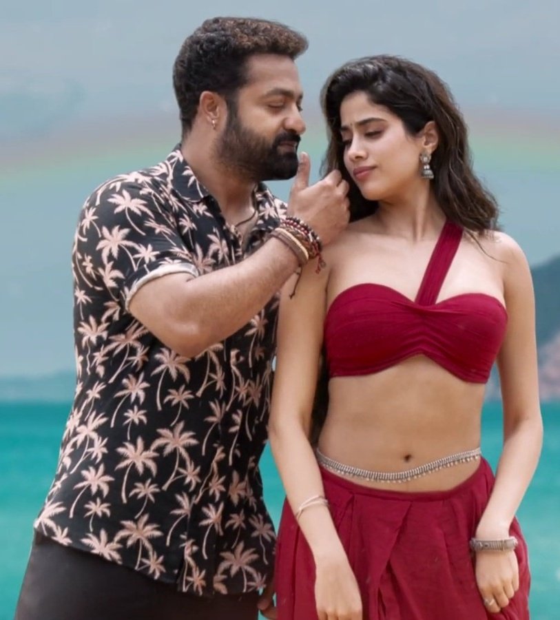 Im_SPathak's tweet photo. Why is there so much uproar over one Undress scene? Everyone knows that South actors and directors cast actresses mainly because they want to enjoy l with them and showcase their bodies on screen. And the actresses are aware of this as well. #JanhviKapoor #Peddi #RamCharam https://t.co/VnsdoHMsTs