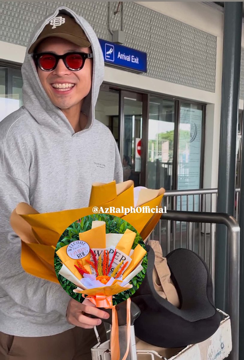 AzRalphOFC's tweet photo. A quick airport salubong for Ralph De Leon from the AzRalph Official Negros Razzles here in the City of Smiles! ✈️💛

More gifts and cheers are prepared for Ralph in the coming days as we continue to show our support and love.

Welcome to Bacolod again, Ralph! Your Negros Razzles are ready to cheer for you. 🫶✨

#RalphDeLeon #AzRalph #NegrosRazzles #CityOfSmiles