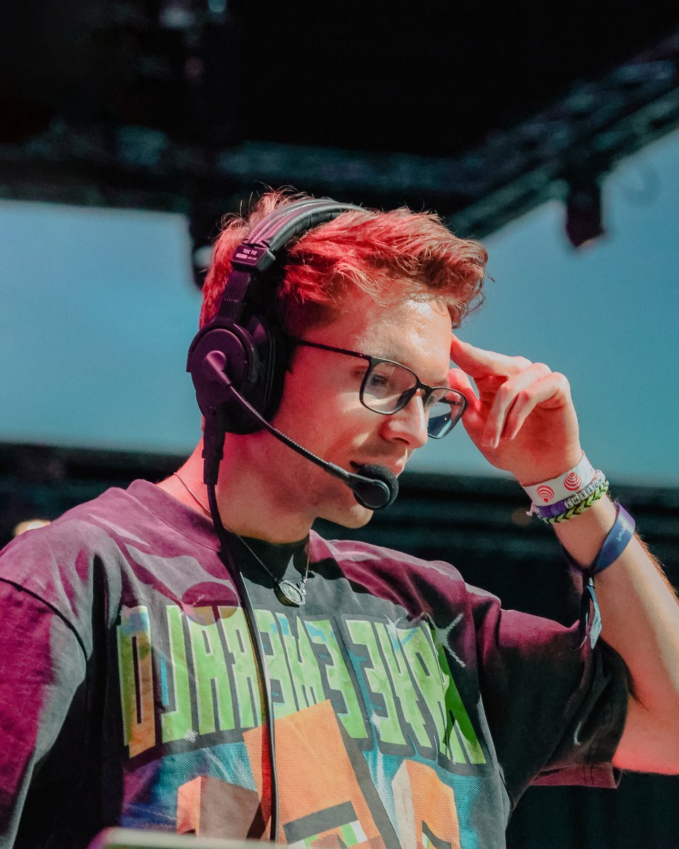 realcouri's tweet photo. new profile picture everyone say thank you @BudgieIllus for the photo https://t.co/UnUv483S3z