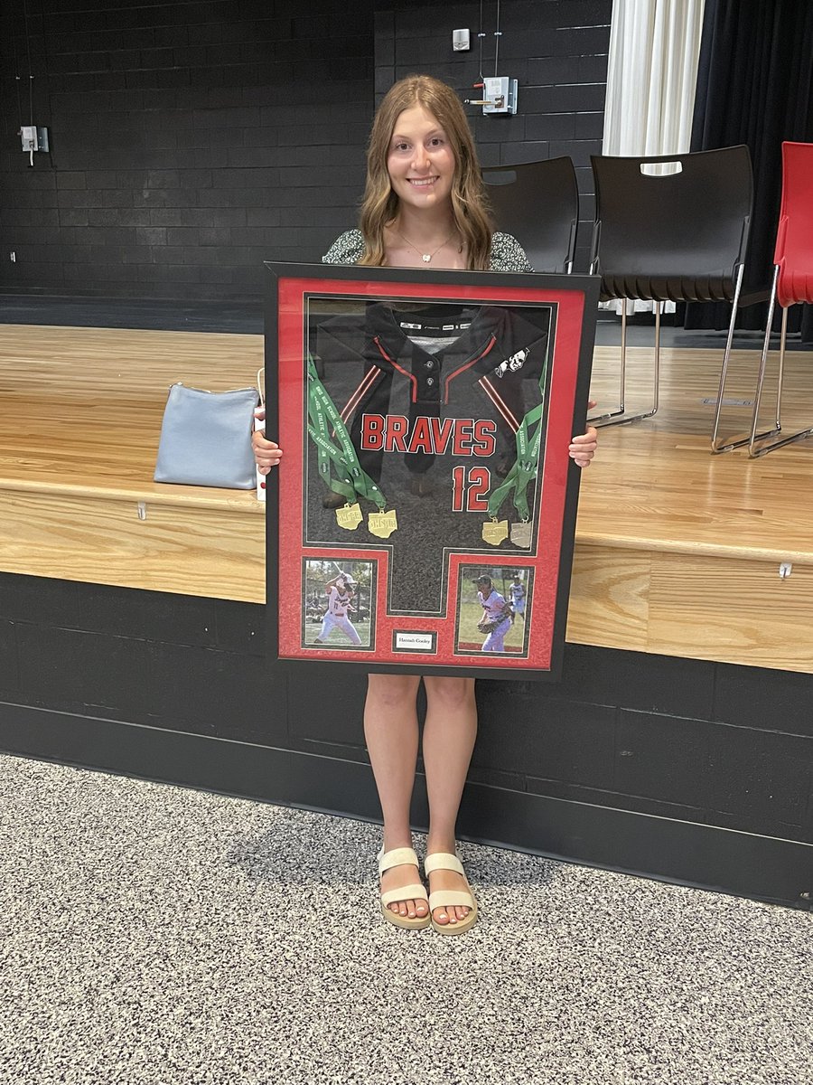 HannahGooley's tweet photo. 2026 Softball Banquet
-Second Team All MSL
-Honorable Mention All District
-4th Year Varsity Award
-Senior Award
-All Ohio Academic Award
-Academic All League
Had a great senior season! Going to miss wearing that Lady Braves Uniform, but can’t wait for the next chapter! https://t.co/fune403B09