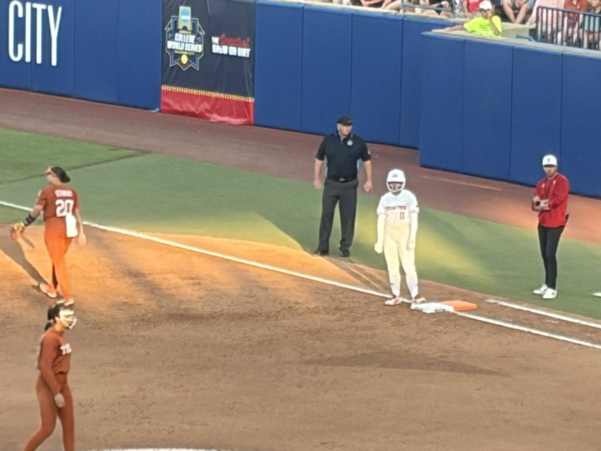 JustinMargolius's tweet photo. Captain Clutch Lauren Allred does what she always does….giving the Red Raiders a crucial RBI base hit!!!

Texas Tech leads Texas 1-0 in the bottom of the 3rd!!

@KCBD11 @pchristy11 @shelbieelaine13 https://t.co/jIEfTTWqNG