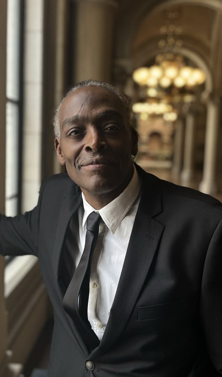 iamnicoleneuman's tweet photo. A week after advocates called on Gov. Hochul to appoint a fmr incarcerated person to NY’s Commission of Correction, the NY Senate confirmed Alexander Dockery. Dockery’s a Community Health Worker at the Osborne Association. 
📸:  the Osborne Association

https://t.co/6TGe2IALjP https://t.co/BMyY1KhoYu