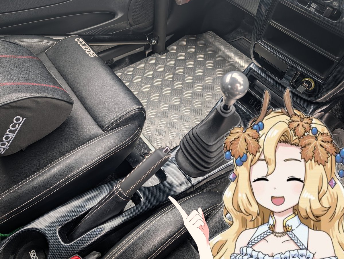 Liber_Vt's tweet photo. そういえばこれ装着した。
見た目の満足感もあるけど、握りが良くなったのが地味にうれしい。こういう小さな快適さで、車を少しずつ好きになっていくんだよね。

……やってることは車版プリティ・ウーマン。 個神的趣味で軽バンに色々着せている。
#いつかはミラバン https://t.co/8VOeNhNGpJ